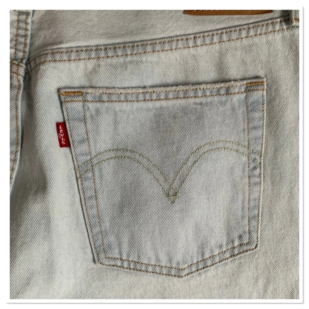 NWT Levi's 501 Light Wash Embroidered Jeans Blue Size 32 - Picture 10 of 15